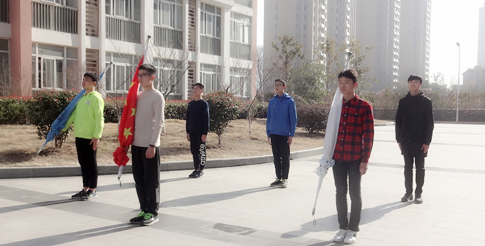 F:SMT2017-2018学年下学期每周升旗仪式国旗下讲话、照片第三周 八7班DSC04529.JPG