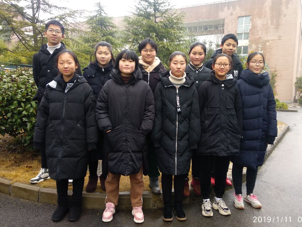 八13班十佳学生集体照.jpg