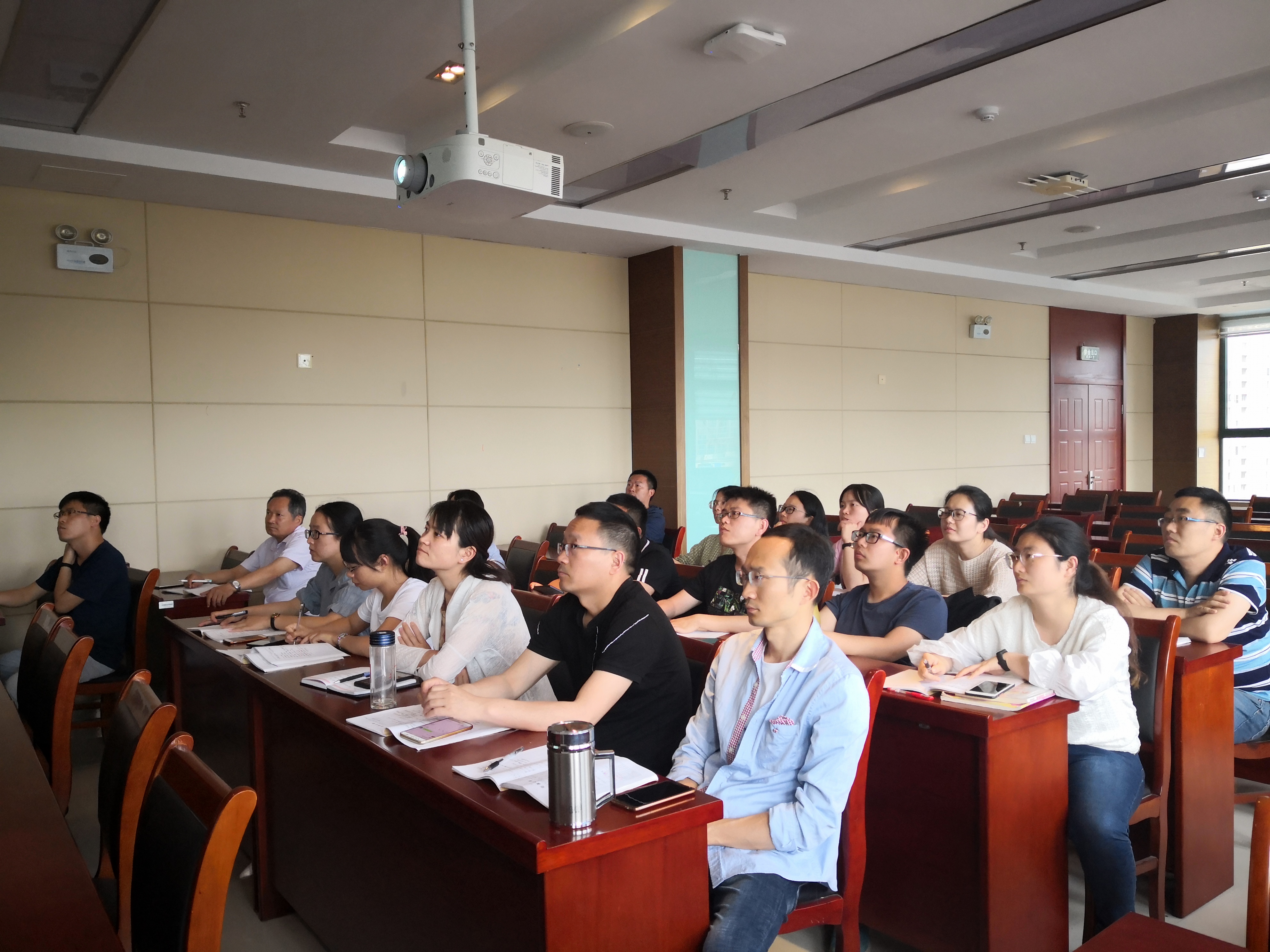 周老师德育思想会1.jpg 周老师德育思想会1.jpg