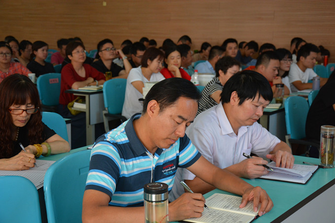 开学会议集体1_副本_副本.jpg 开学会议集体1_副本_副本.jpg