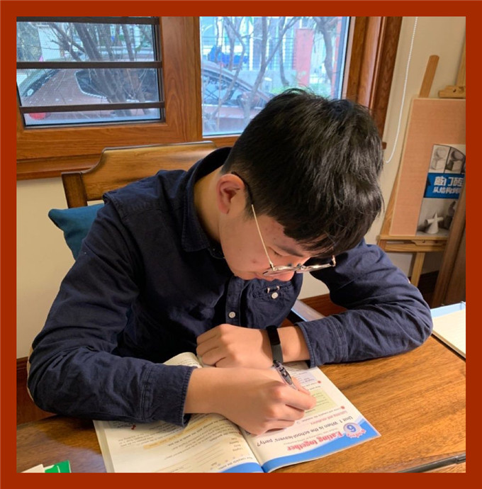 刘家希.jpg 刘家希.jpg