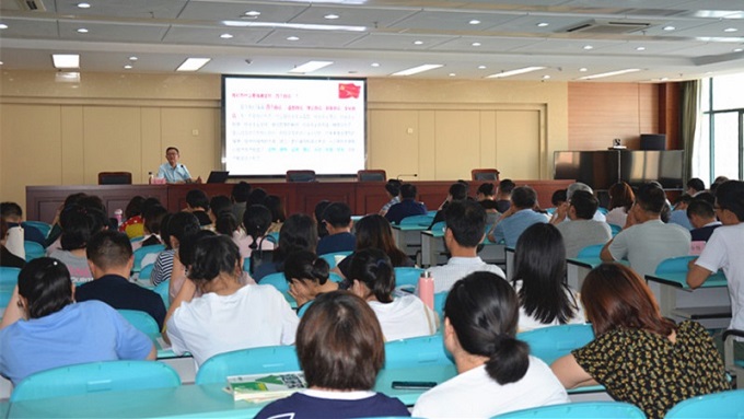 授课.jpg 授课.jpg