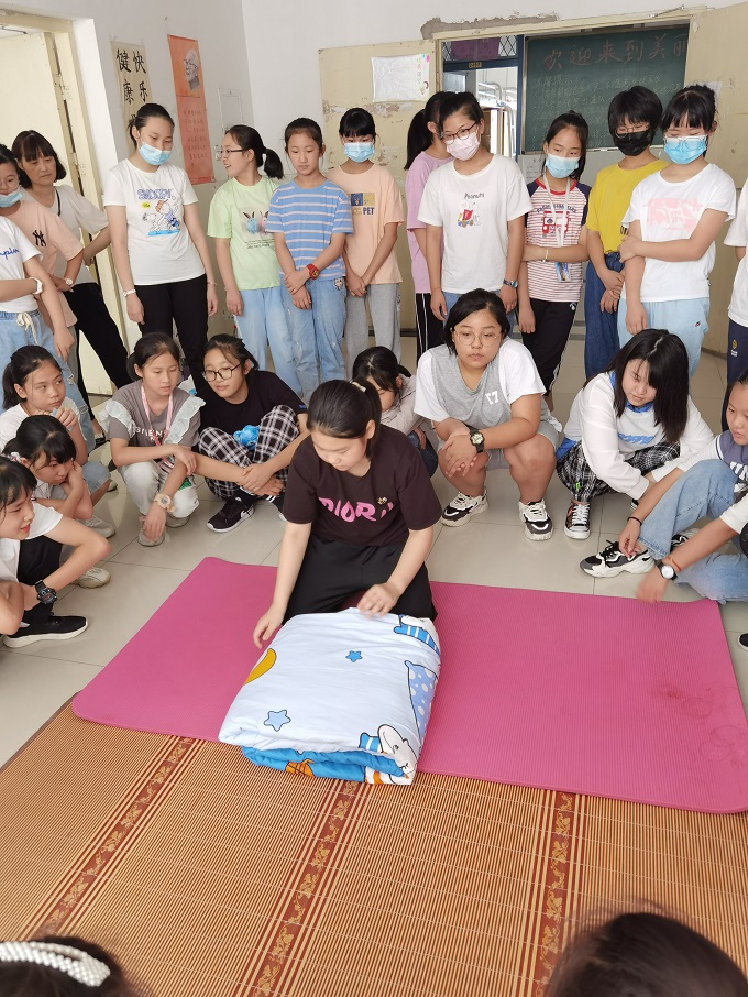 宿舍叠被1.jpg 宿舍叠被1.jpg