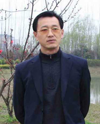 合肥一六八中学党委委员、校长助理；合肥一六八陶冲湖中学党支部书记、校长-陆勇